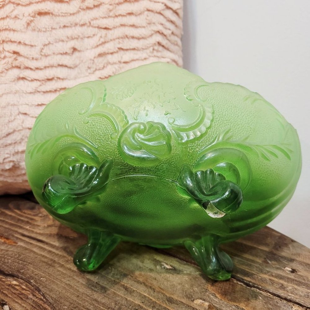 Easter candy dish - Jeanette Lombardi green frosted candy dish - Picture 4 of 4